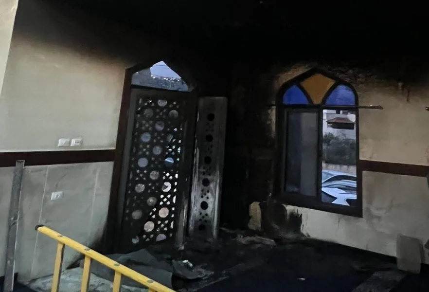 مجلس الإفتاء الأعلى يستنكر إحراق مسجد أبي بكر الصديق في قرية تل غرب نابلس